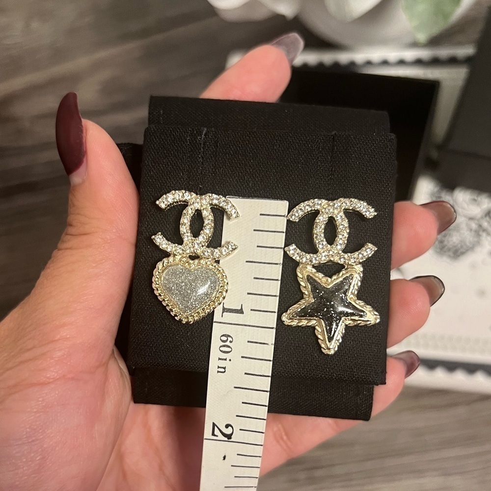 CHANEL Gold CC Crystal Enamel Star Heart Earrings - Picture 4 of 10